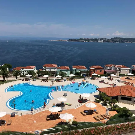 Family & Outside Pool Savudrija