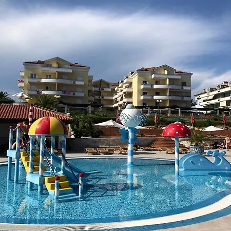 Family & Outside Pool *